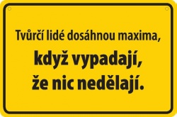 Vtipná cedulka: Tvůrčí lidé dosáhnou maxima, když vypadají, že nic nedělají